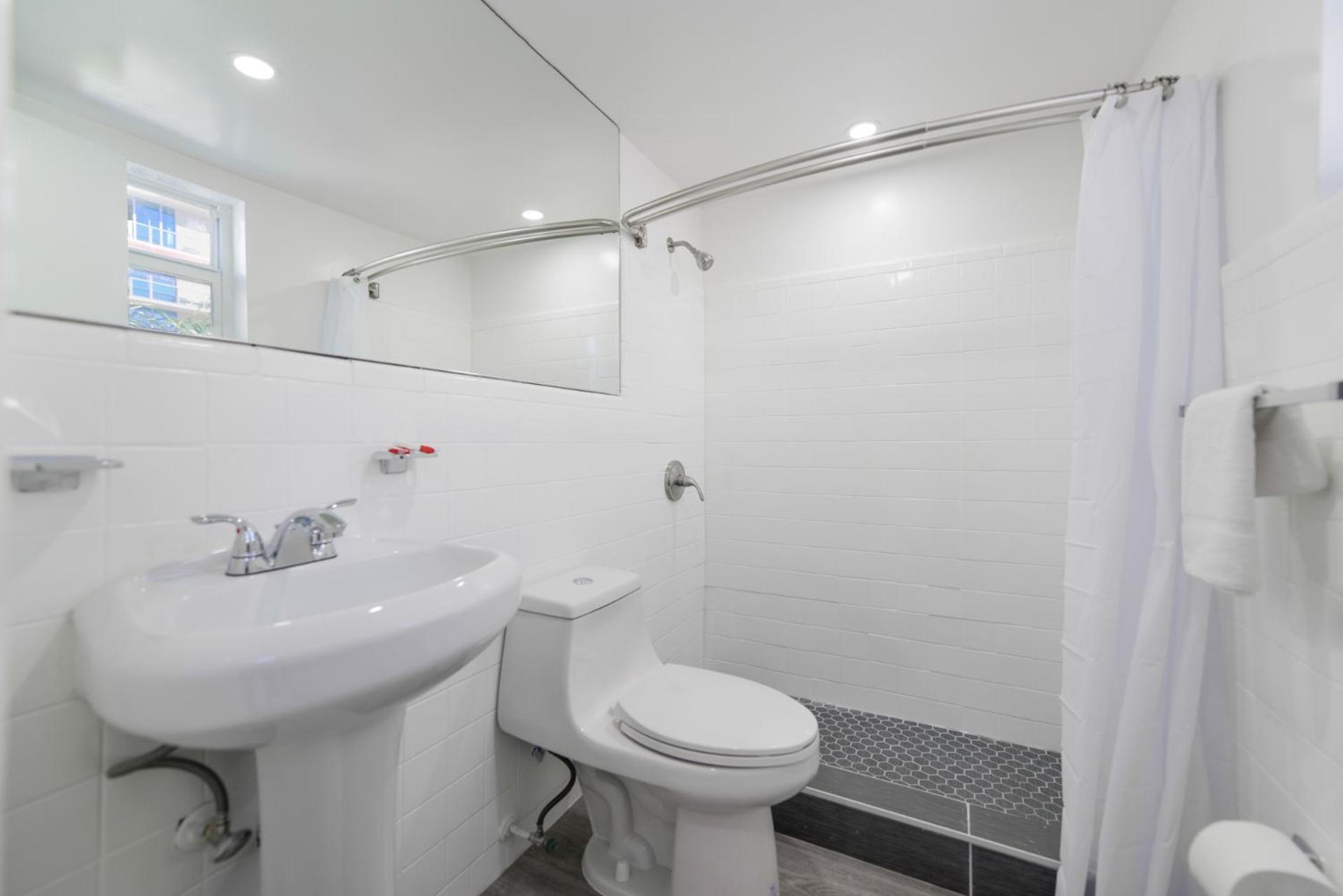 Amazing Balcony At The With Parking -m44 * Hollywood