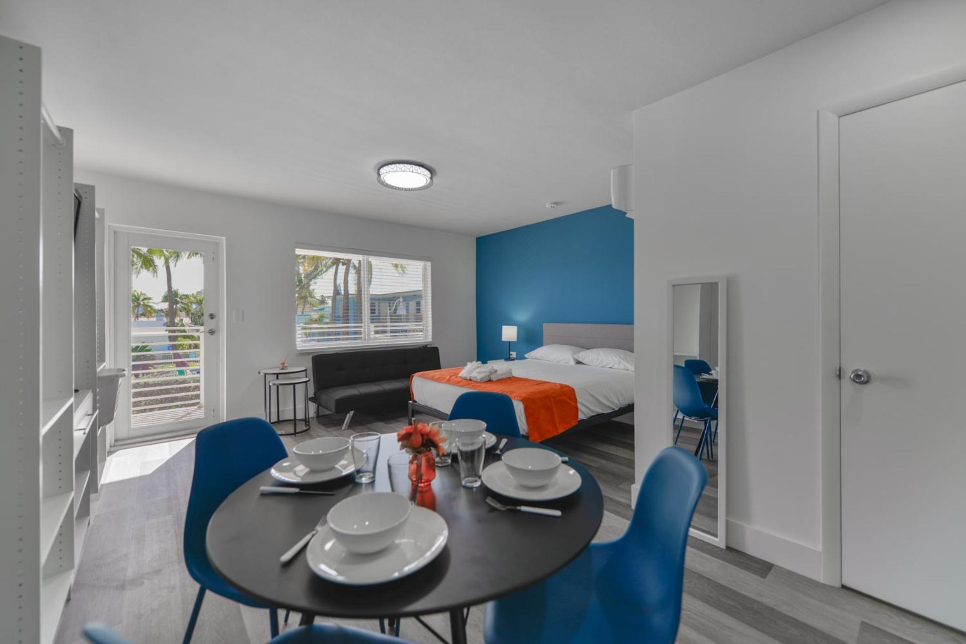 Amazing Balcony At The With Parking -m44 * Hollywood