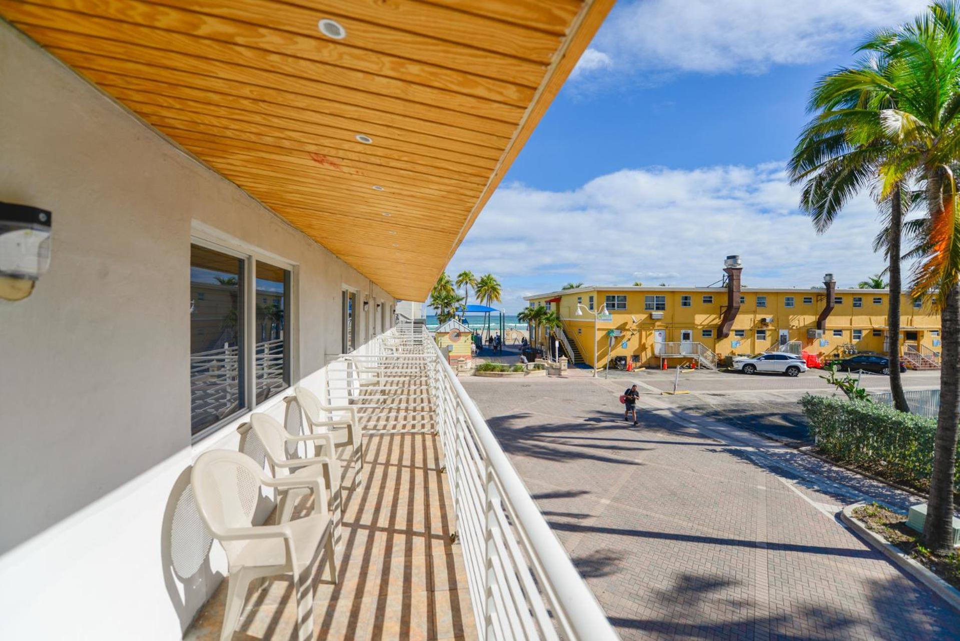 Appartement Amazing Balcony At The With Parking -m44 Hollywood